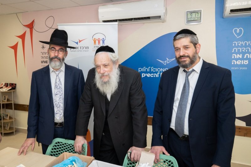 יחצ