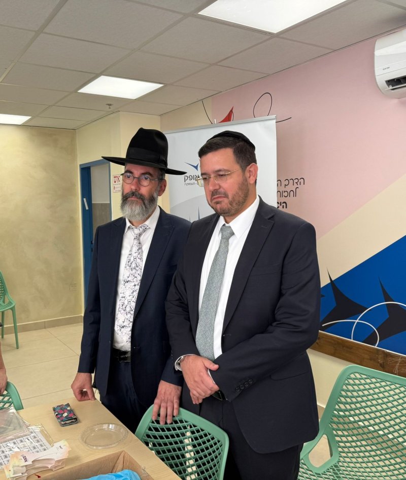 יחצ