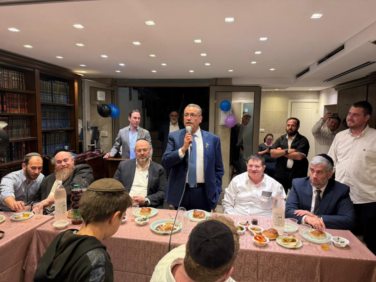 באדיבות המצלם