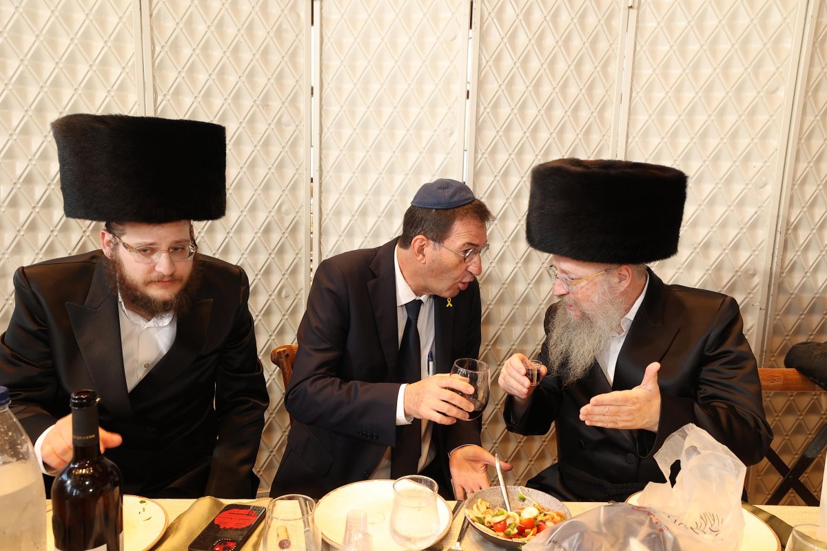 באדיבות המצלם
