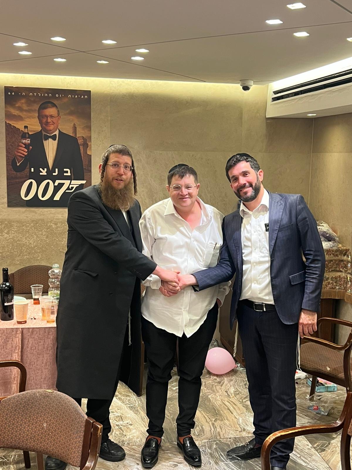 באדיבות המצלם
