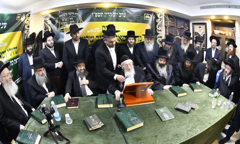 מעמד בבית ראש הישיבה לקראת תחילת לימוד ש"ס דף היומי משניות