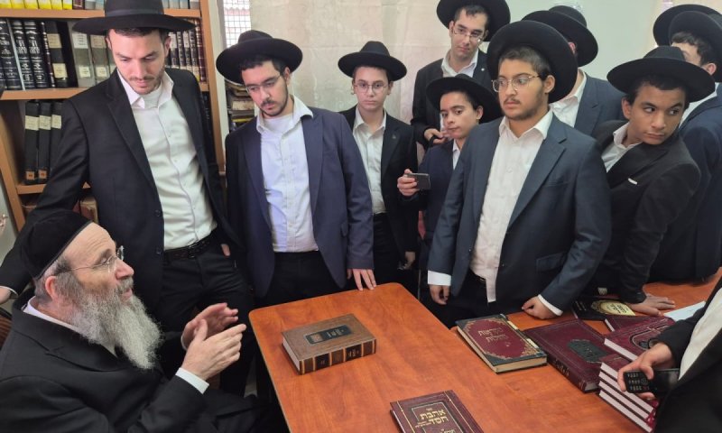 תלמידי ישיבת "אורחות חיים" בסיור מרגש בירושלים לקראת ראש השנה