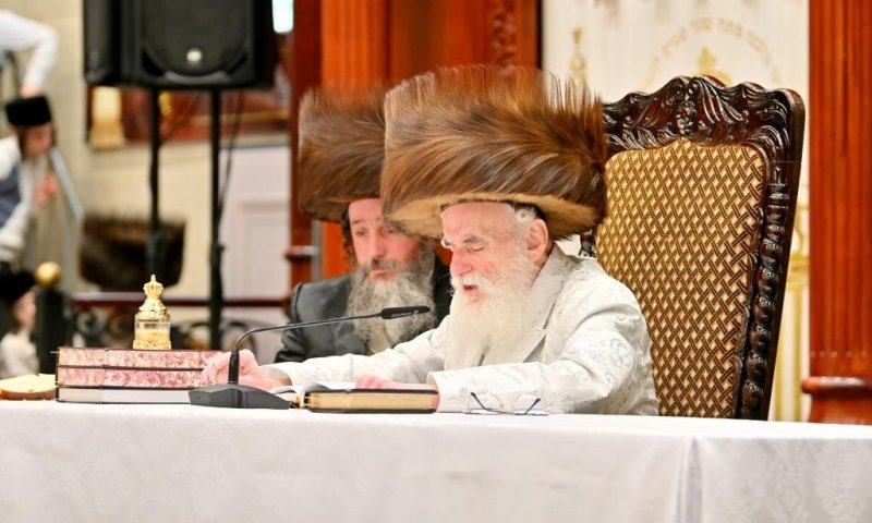 גלריה מערב ומוצאי ראש השנה בחצר הקודש ויז'ניץ