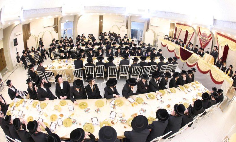 הבחורים הצעירים של סאטמר סיימו מסכת גיטין וזכו לקבל תעודה