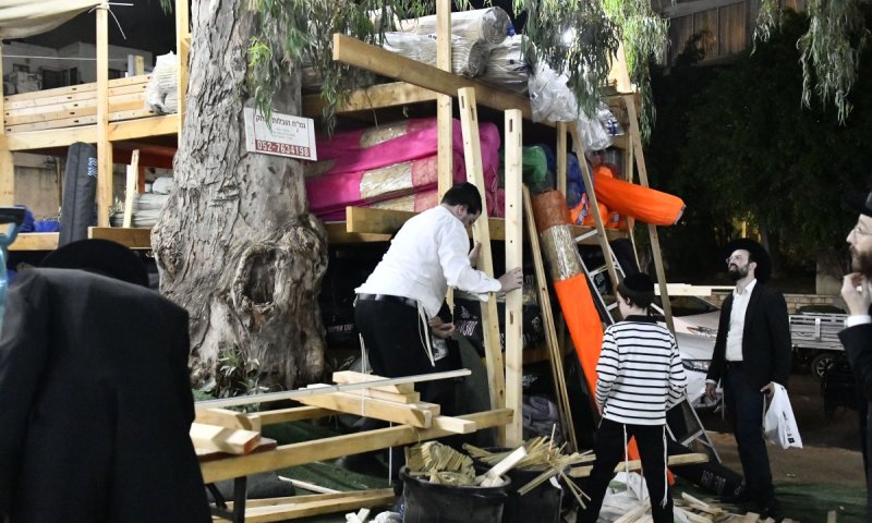 הצצה: שוקי לרר תיעד את אווירת ערב החג בבני ברק | גלריה מהמוקדים