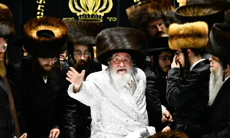 תיעוד מסכם מבואו ועד צאתו: יום הכיפורים במחיצת האדמו"ר מויז'ניץ