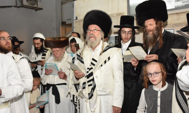 ערב יום הכיפורים ומוצאי היום הקדוש בחצר הקודש אשלג
