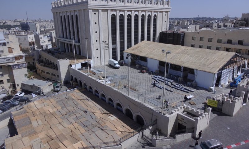 ערב חג הסוכות בקריה הבעלזאית בירושלים | גלריה מרהיבה
