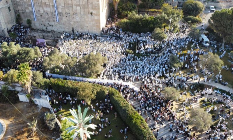 "דור של גיבורים, דור של ניצחון": תפילה עוצמתית למען החיילים בעיר האבות