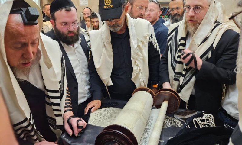 גלריה מסכמת: המפכ"ל והסמפכ"ל סיירו בעיר התורה והחסידות