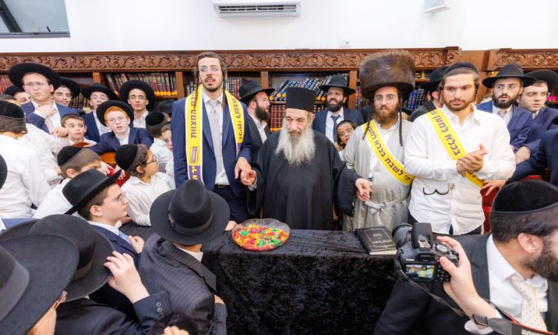 אסירי עולם התורה בהקבלת פני רבו אצל חכם ניסים בן שמעון
