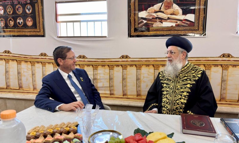 נשיא המדינה ביקר בסוכת הראשון לציון: "הגיע זמן אחדות"