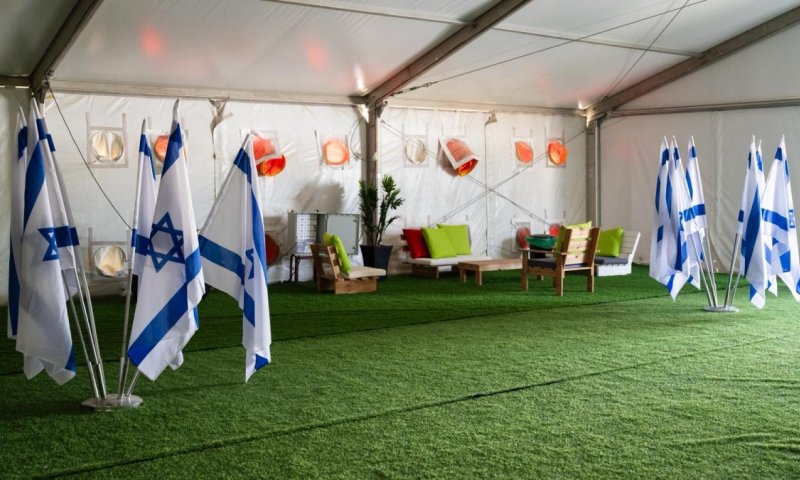 יום היסטורי: 20 חטופים שבים הביתה, טראמפ נוחת לביקור בזק בישראל