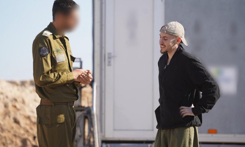 איתן מור חושף פרטים מהשבי: "התחילו לחתוך לי את הגב"