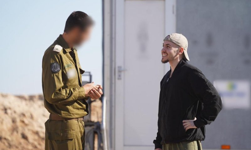 הסיפור הבלתי ייאמן מהשבי: החטוף שהפך את שוביו לתלמידים במטבח