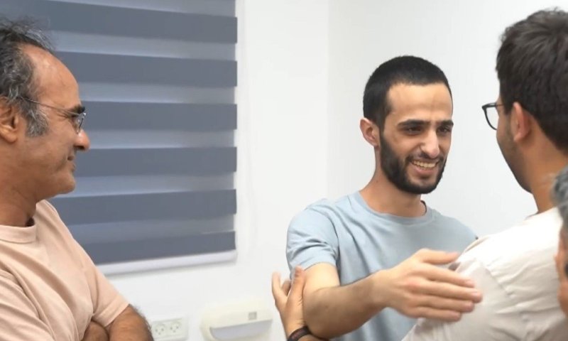 אחיו של החטוף שחזר תוקף: "צריכות להיות בחירות, הממשלה צריכה לעוף הביתה"