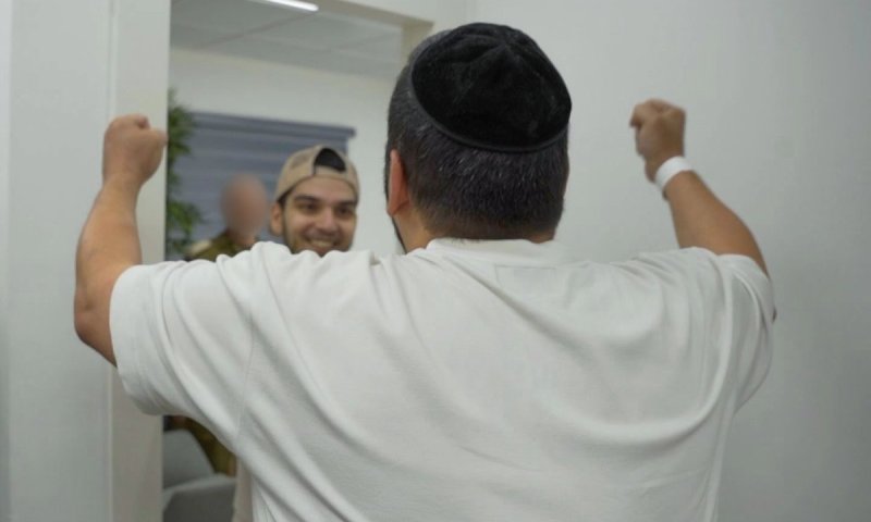 13 החטופים בשובם: תיעודים מרגשים מרגעי האיחוד עם משפחותיהם