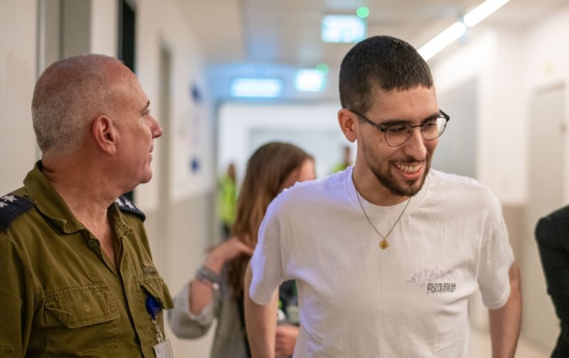 גיא אנטונובסקי  לעמ