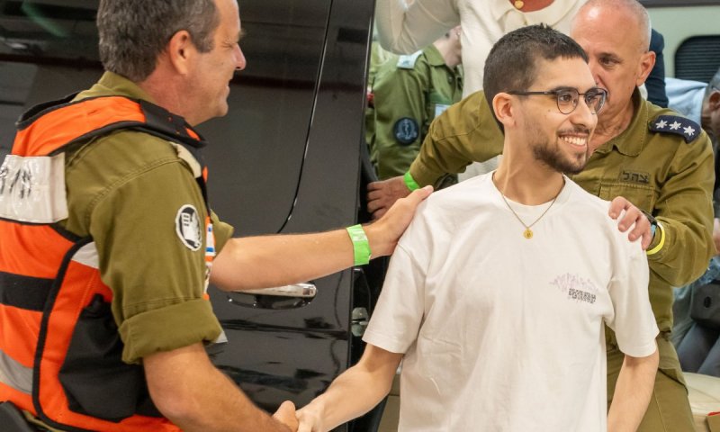 "שומע אותם צוחקים ואוכלים עוגות": החטוף לשעבר שחפר את קברו משחזר את הזוועות