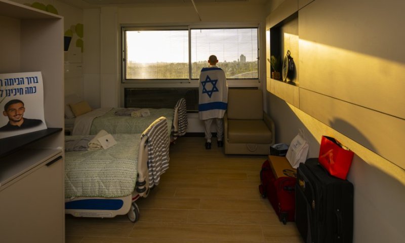 רום ברסלבסקי בכנס באיטליה: "אני מכיר חטופים שחזרו ולא יכולים לתקשר"