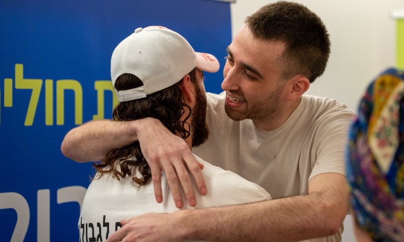 עדויות ראשוניות מהשבי: אבינתן אור הוחזק בבידוד מלא והורעב במשך שנתיים
