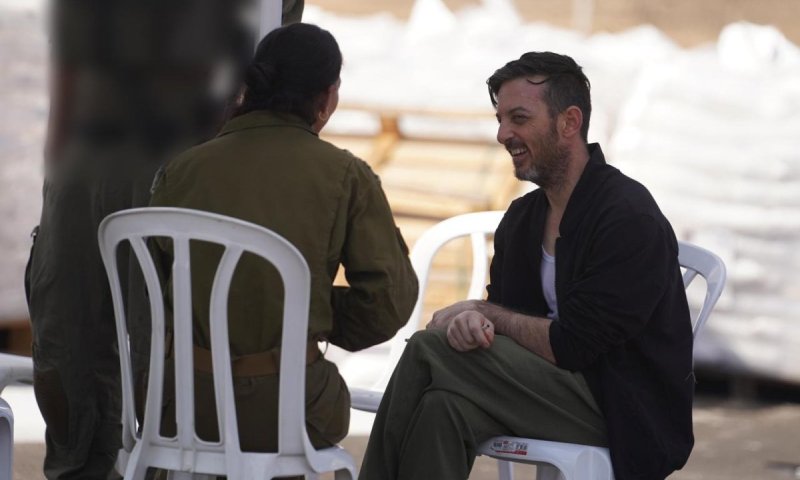 המפגש בין סינוואר לירדן ביבס במעמקי האדמה: דוד קוניו משחזר את הרגעים הנוראים בשבי