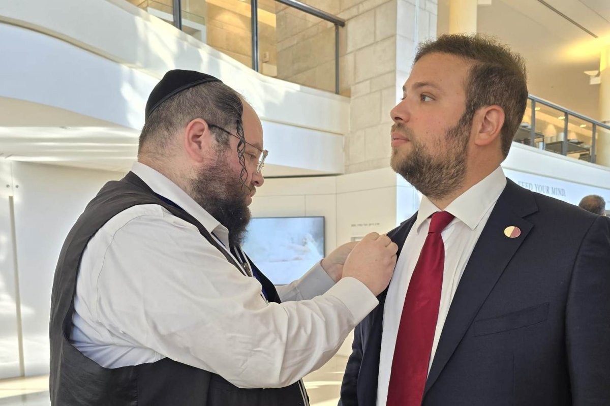 באדיבות המצלם