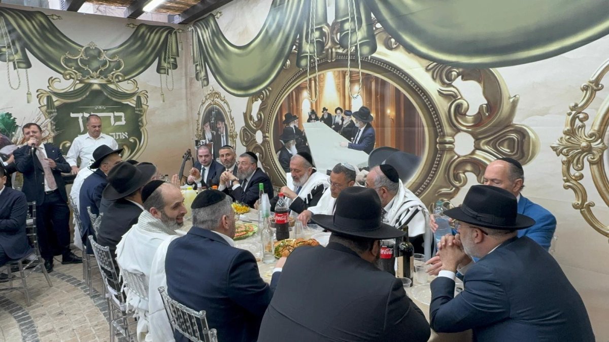 באדיבות המצלם