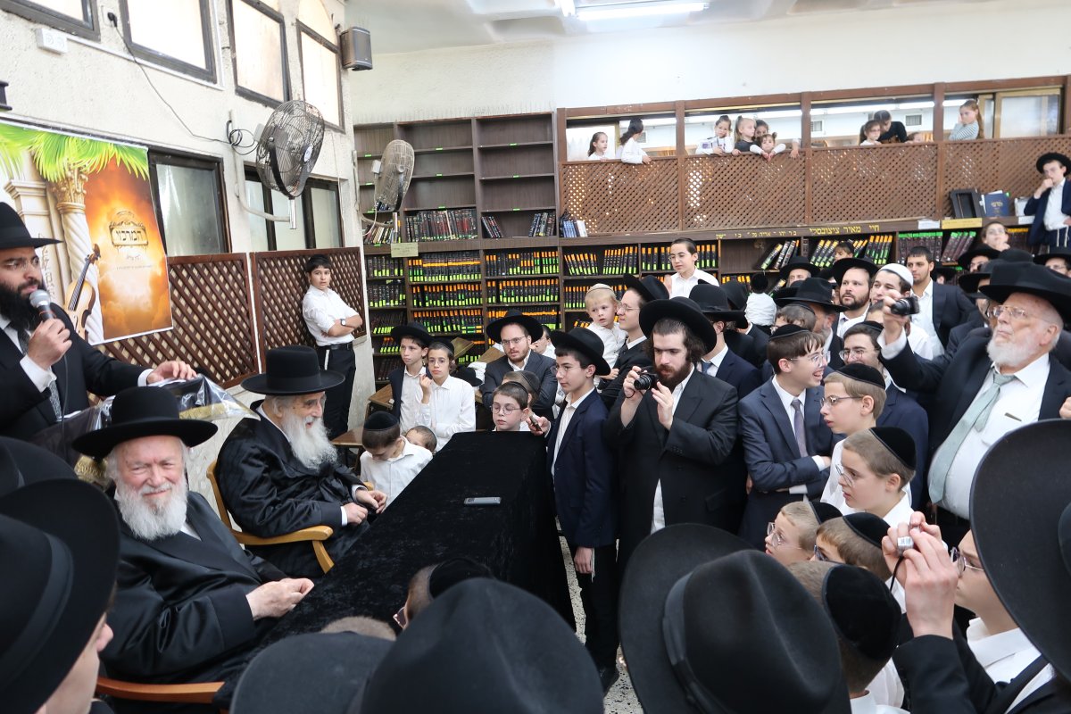 באדיבות המצלם