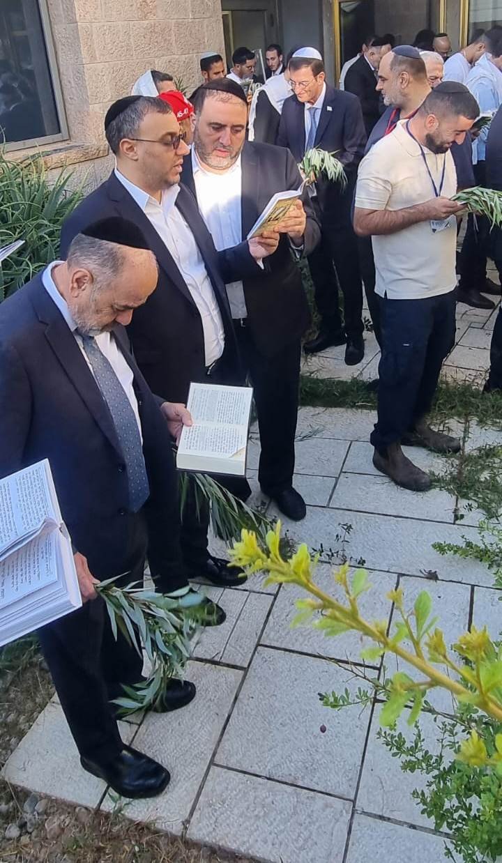 באדיבות המצלם