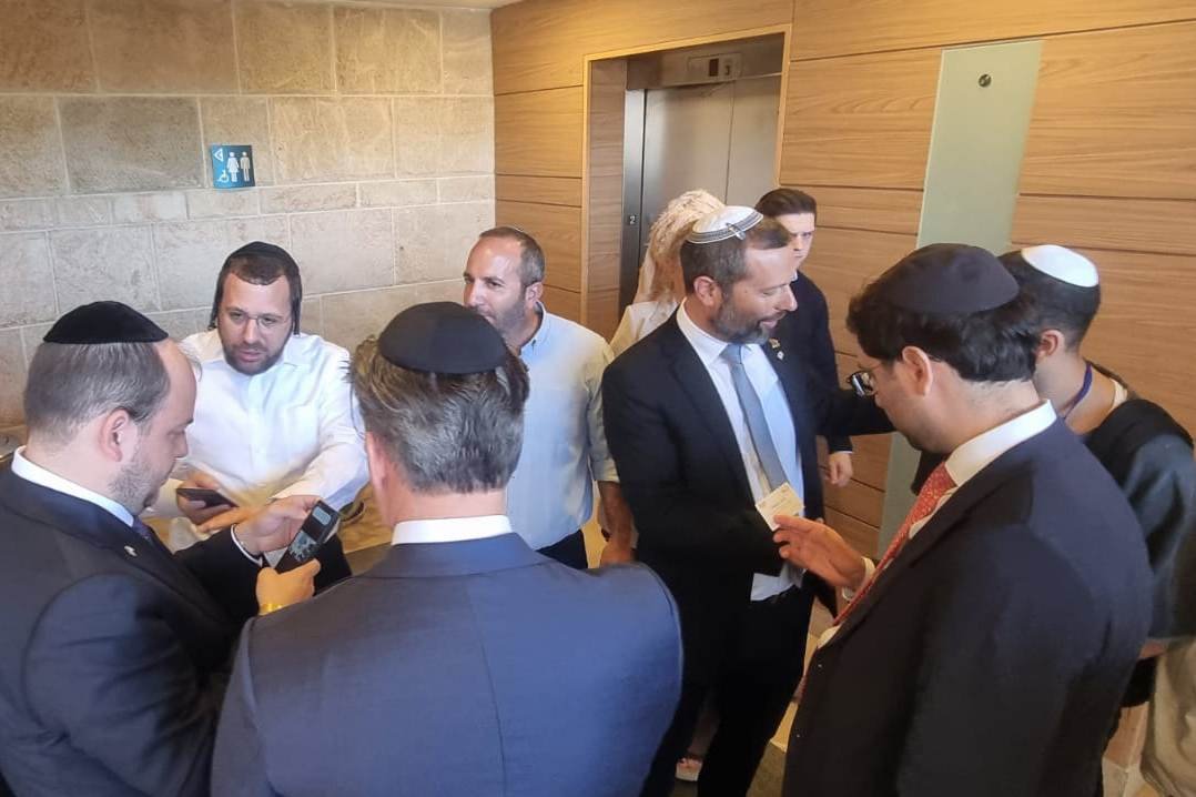 באדיבות המצלם