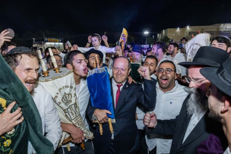 באדיבות המצלם