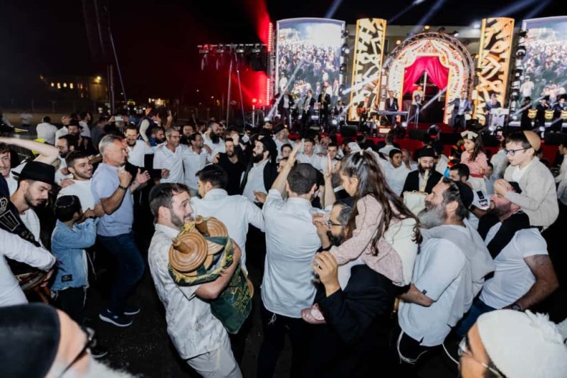באדיבות המצלם