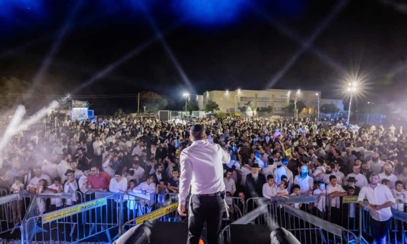 שמחת תורה אדירה בכפר חב״ד: עשרת אלפים חוגגים בהקפות השניות המסורתיות