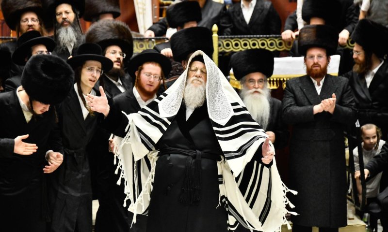 שמחה גדולה בחג הסוכות: צפו בתיעוד מסכם מחצר הקודש מודז'ץ