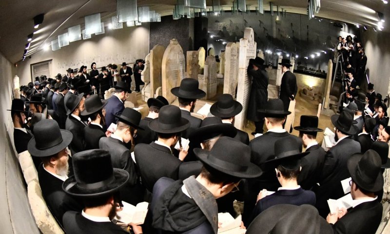 תורתו מגן לנו: תיעוד ענק מההילולא הגדולה של ה'חתם סופר' בפרשבורג
