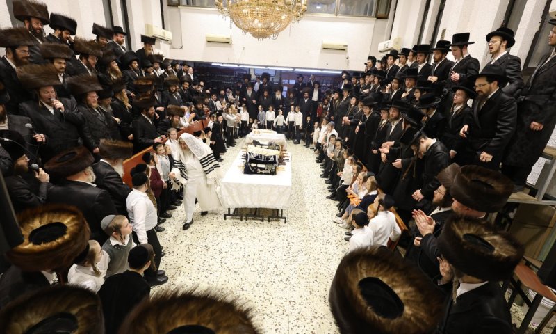 שמחת בית השואבה, ברית לנכד והקפות שניות: חג הסוכות בביאלא ב"ב