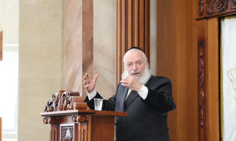 אלפי בני תורה נהרו לשיעורים של הגאב"ד הגר"א וייס בחול המועד