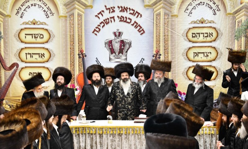 חג הסוכות בהיכל החדש של זוטשקא: מה ביקש הרבי להוציא בנעילת החג?