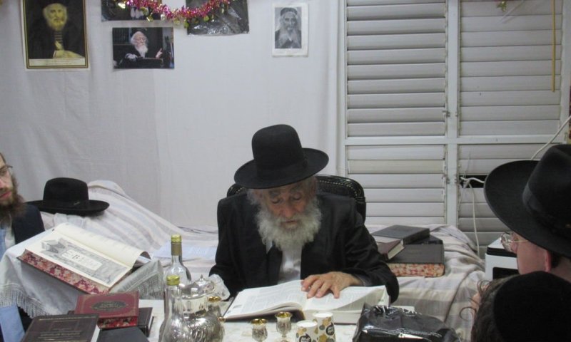 מהנענועים ועד הקפות שניות: מראות חג הסוכות בצילו של ראש ישיבת פוניבז'
