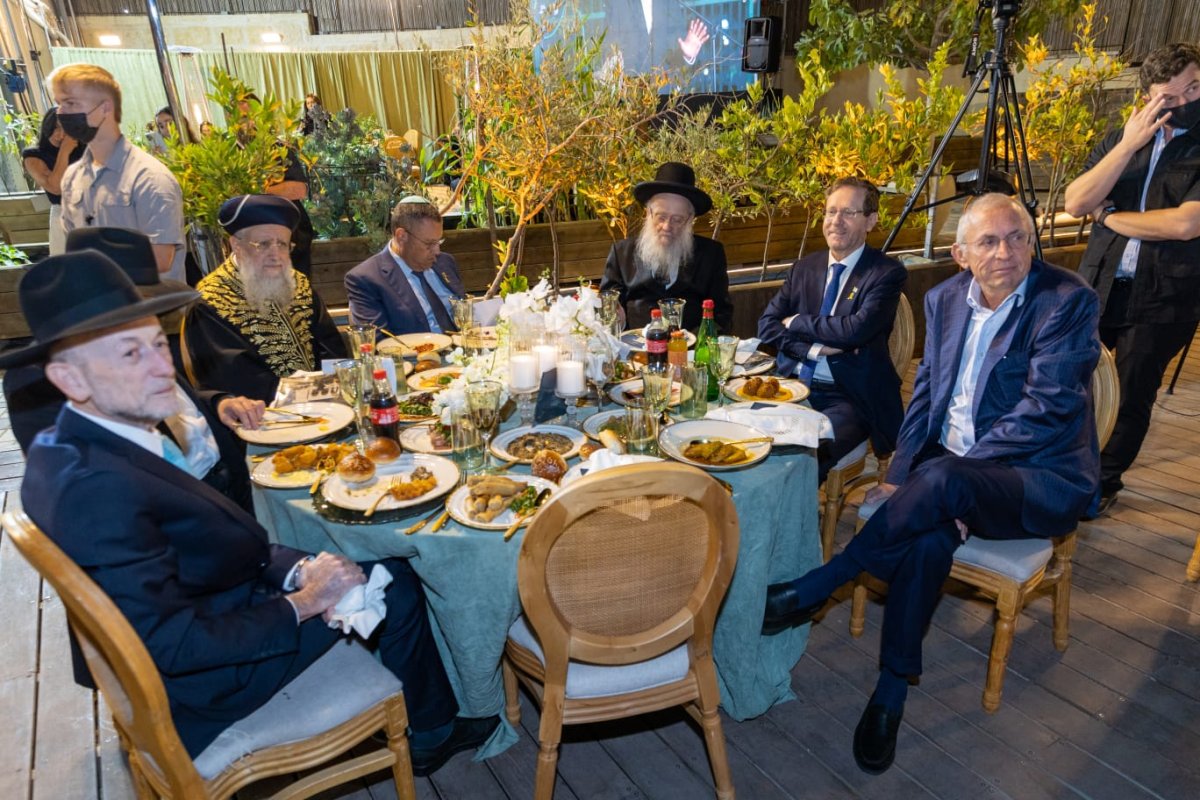 באדיבות המצלם