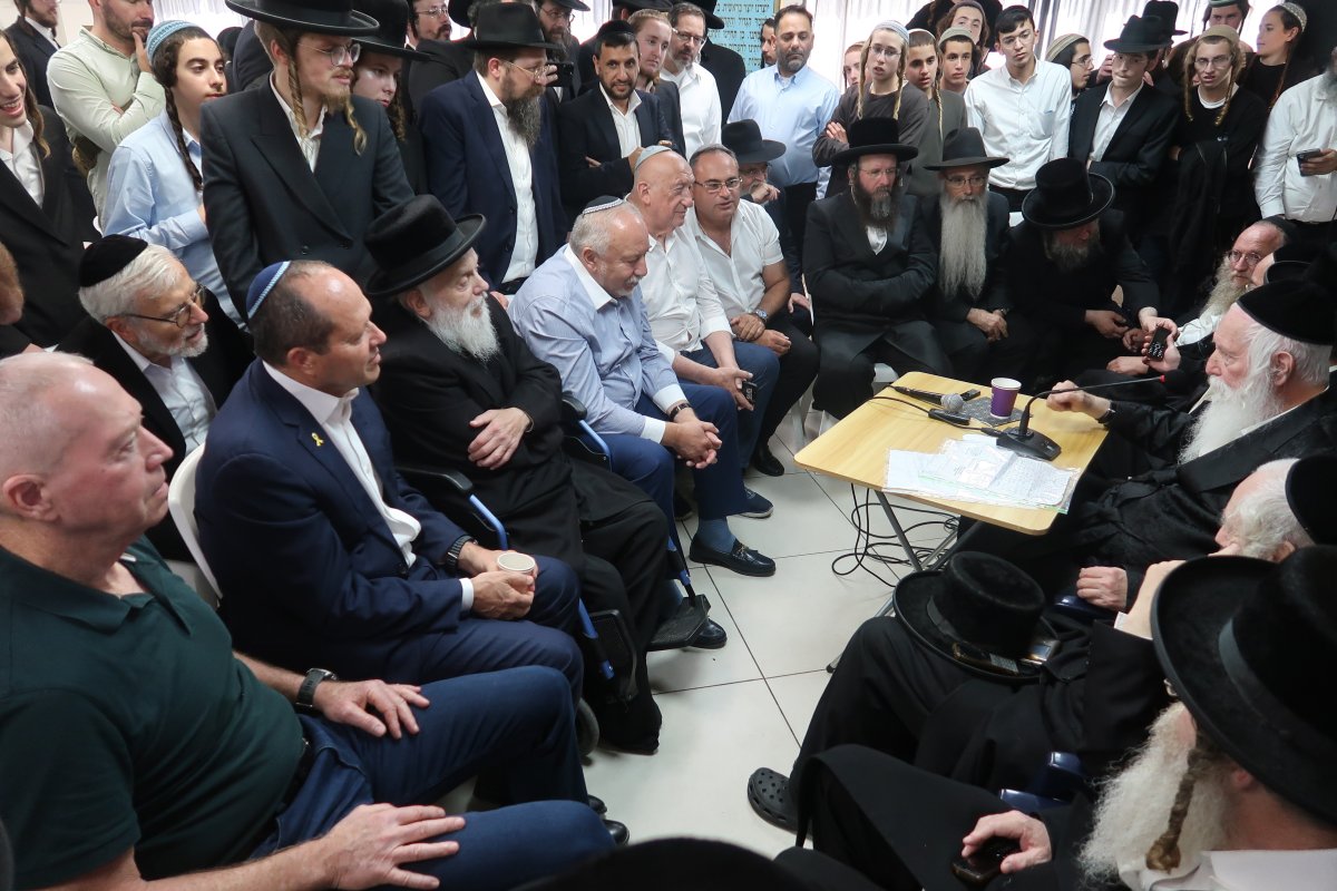 באדיבות המצלם