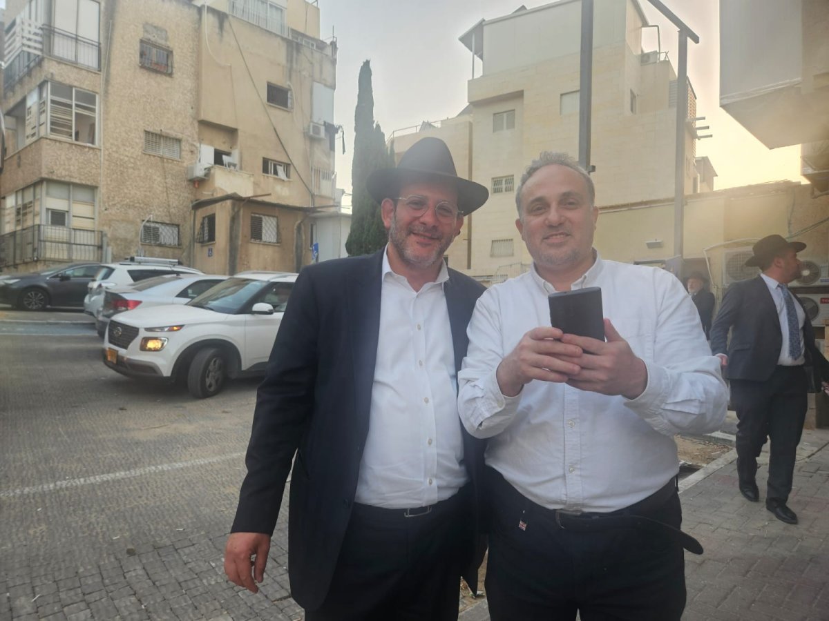 באדיבות המצלם