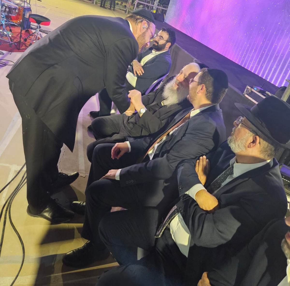 באדיבות המצלם