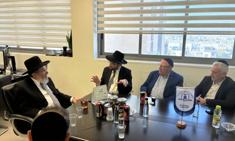 ראשי הקהילה היהודית בארגנטינה הזמינו את הרב הראשי לבקר