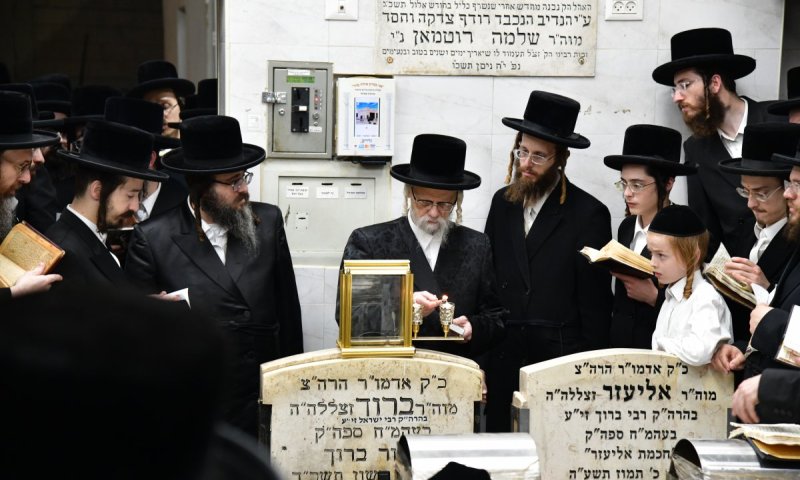62 שנה בלי ה'מקור ברוך': כך ציינו בסערט ויז'ניץ את היארצייט