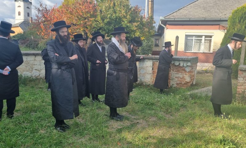 במסע נחשפו חומות בית המדרש העתיק של רבי יצחק אייזיק