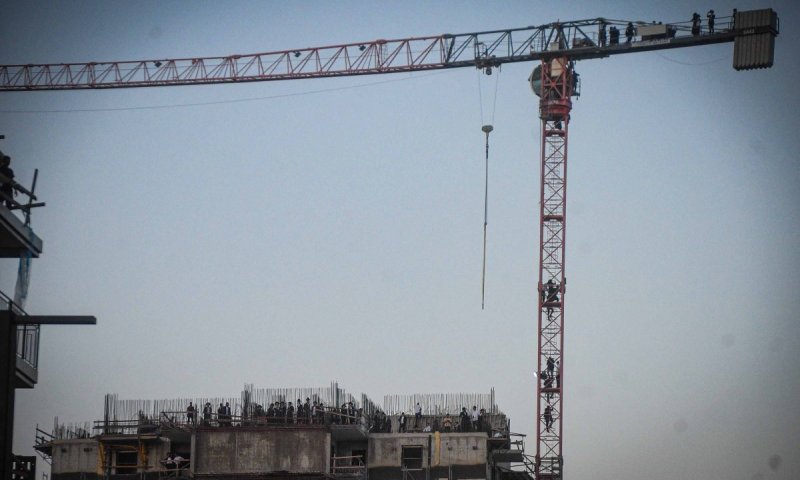 העגורן הפך ללונה פארק הרשמי של העצרת&nbsp;| טור כואב מהפגנת המיינסטרים