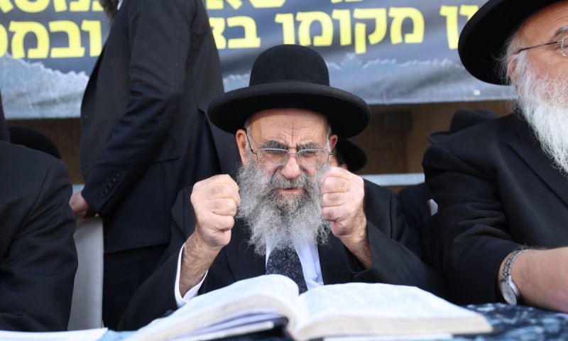בראשות חכם משה צדקה והמקובל: "לא מסכימים לחוק עם מכסות ויעדים"